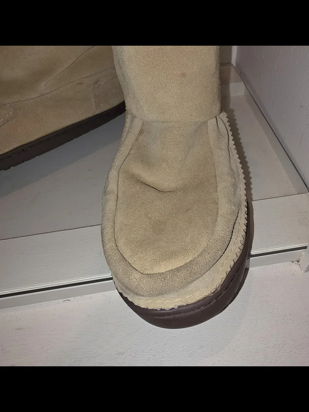 Women’s Winter Boots in Light Brown with Fringe.